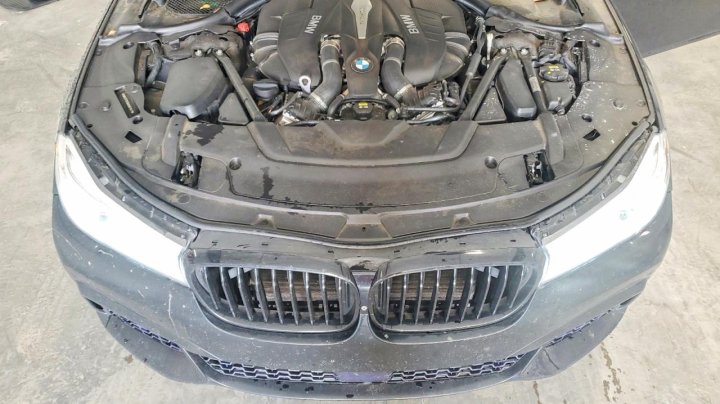 BMW 750  2017