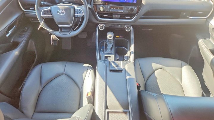 Toyota GRAND  2025