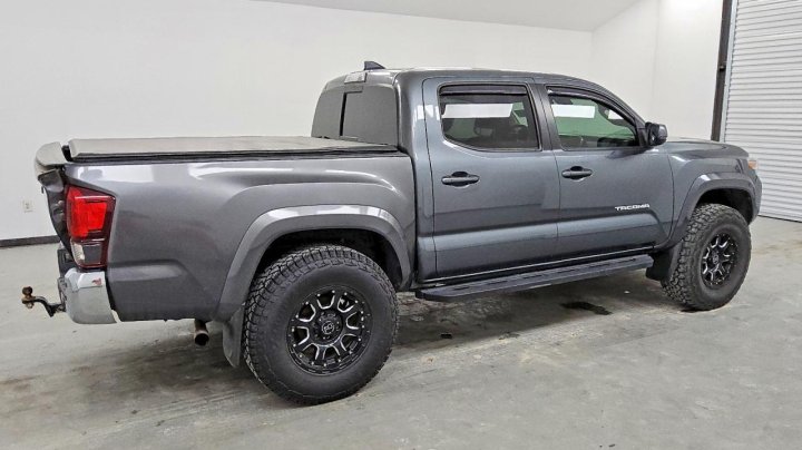 Toyota TACOMA  2019