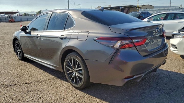 Toyota Camry  2021