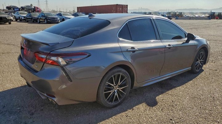 Toyota Camry  2021