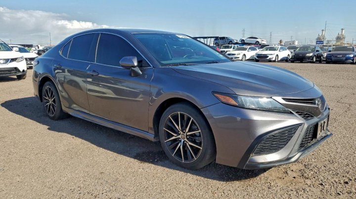 Toyota Camry  2021