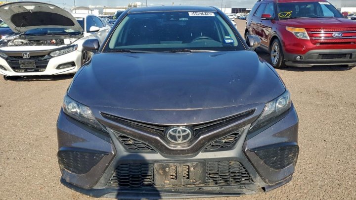 Toyota Camry  2021