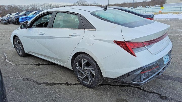 Hyundai Elantra  2024