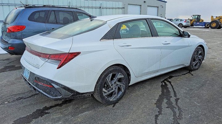 Hyundai Elantra  2024