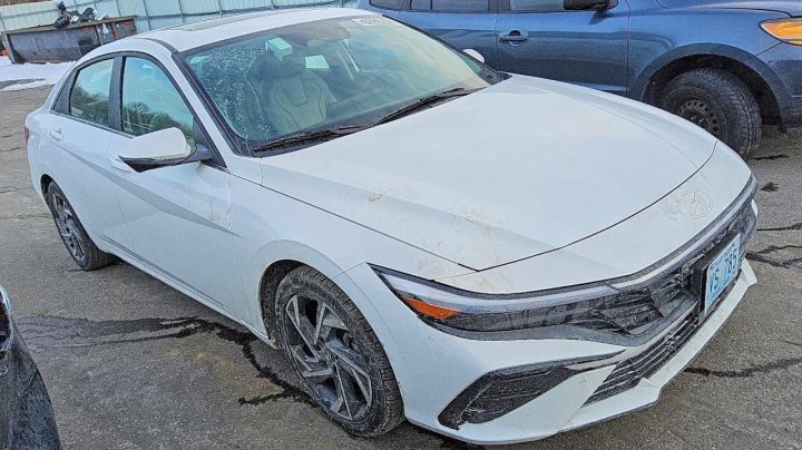 Hyundai Elantra  2024