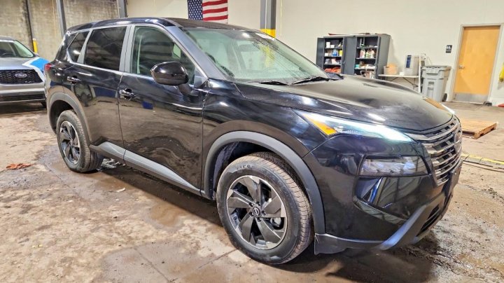 Nissan ROGUE  2024