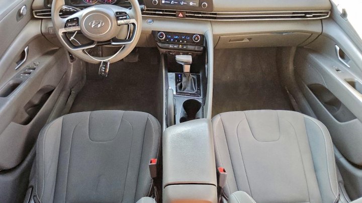 Hyundai Elantra  2023