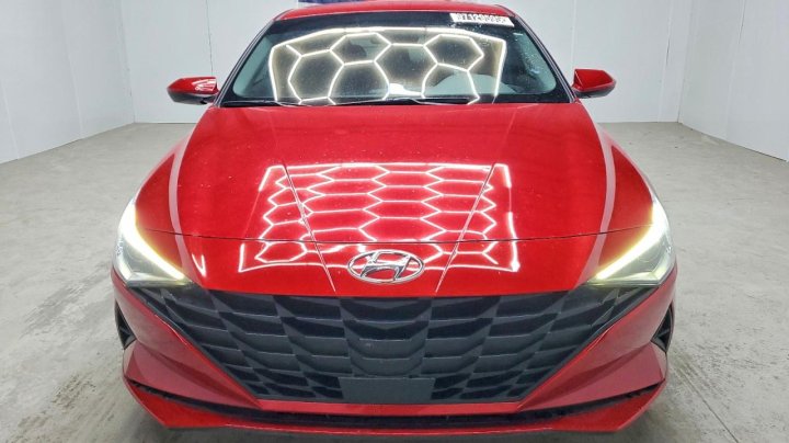Hyundai Elantra  2021