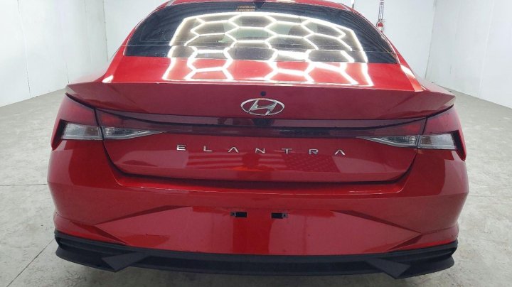 Hyundai Elantra  2021