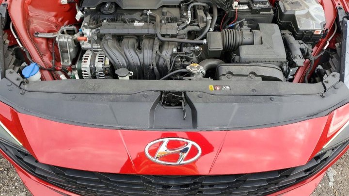 Hyundai Elantra  2021