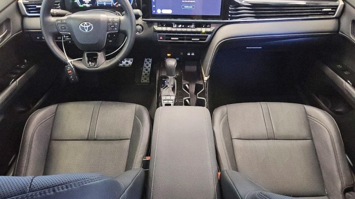Toyota Camry  2025