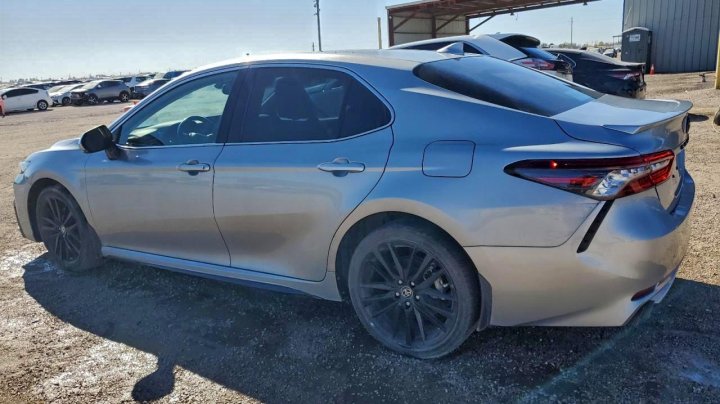 Toyota Camry  2023