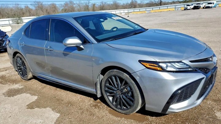 Toyota Camry  2023