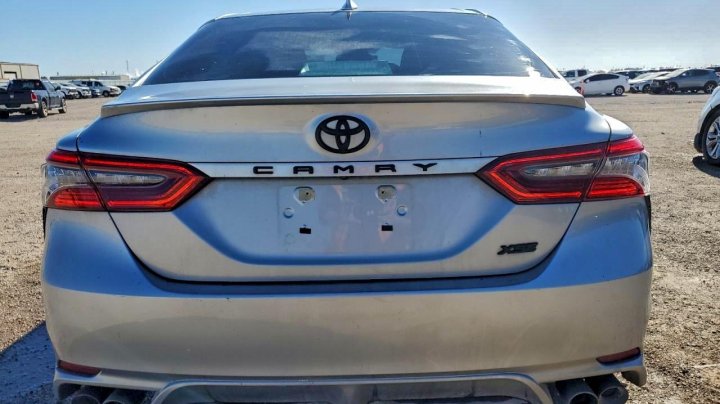 Toyota Camry  2023