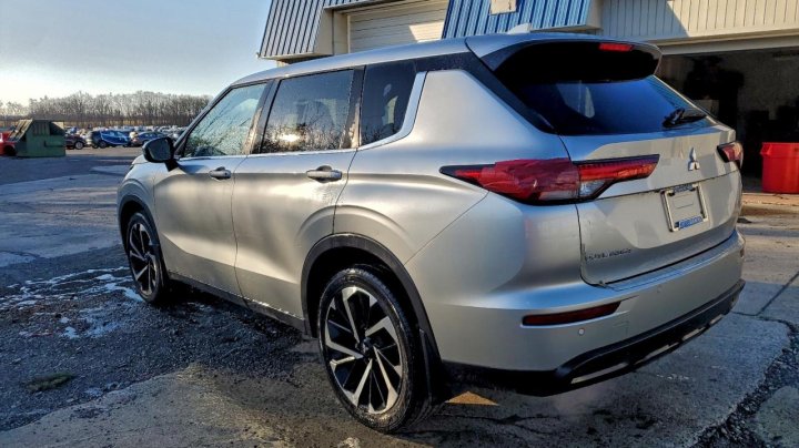 Mitsubishi Outlander  2022
