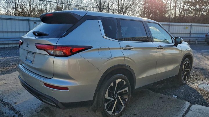 Mitsubishi Outlander  2022