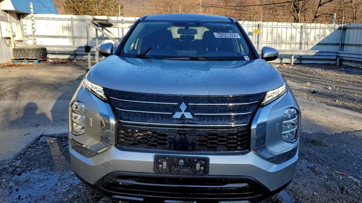 Mitsubishi Outlander  2022