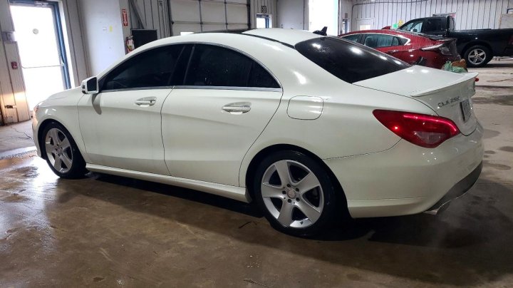 Mercedes-Benz CLA  2015