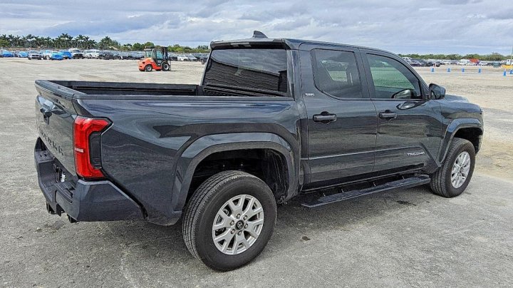 Toyota TACOMA  2024