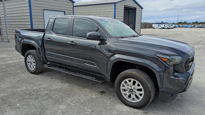 Toyota TACOMA  2024