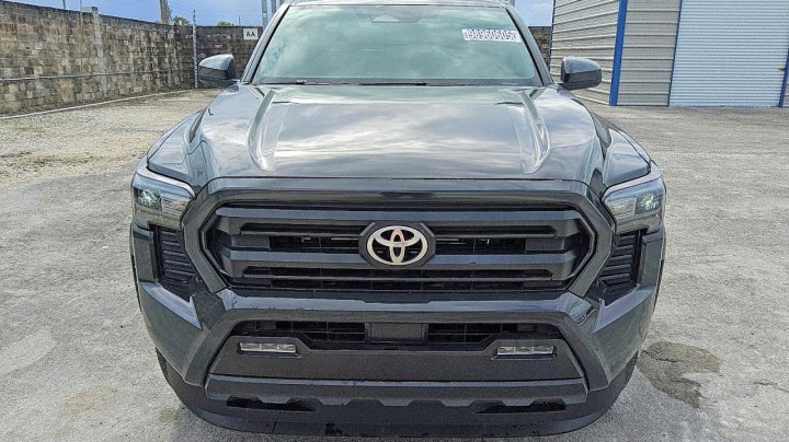 Toyota TACOMA  2024