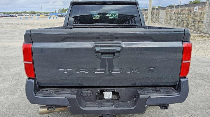 Toyota TACOMA  2024