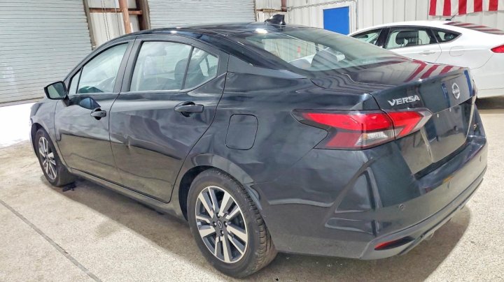 Nissan Versa  2023