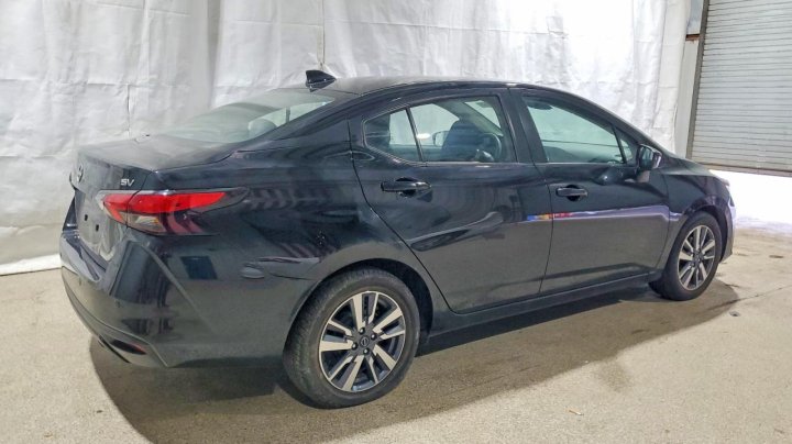 Nissan Versa  2023