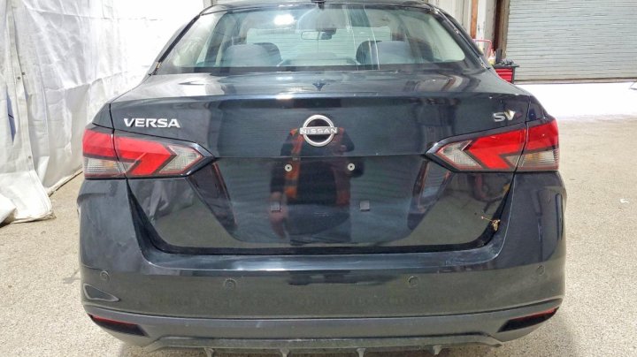Nissan Versa  2023