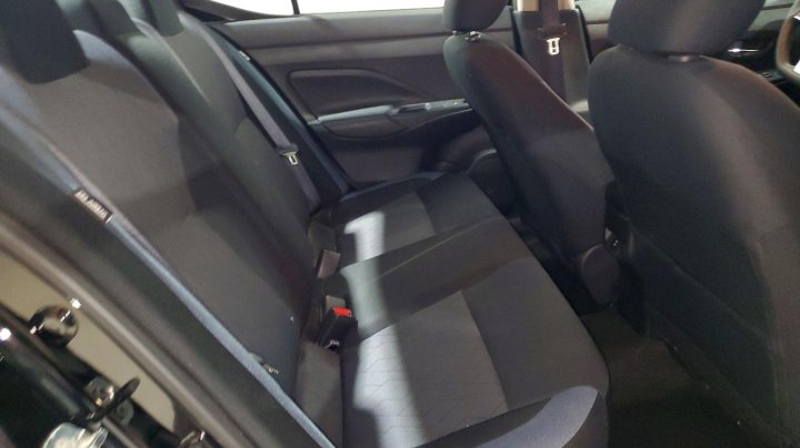 Nissan Versa  2023