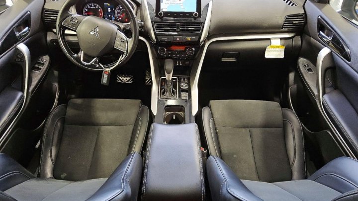 Mitsubishi ECLIPSE CROSS  2024
