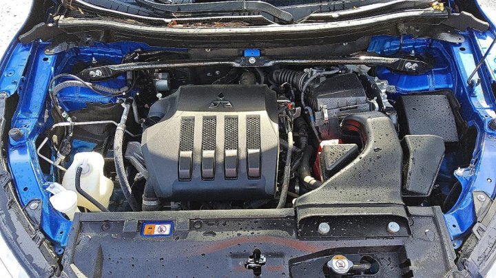 Mitsubishi ECLIPSE CROSS  2024