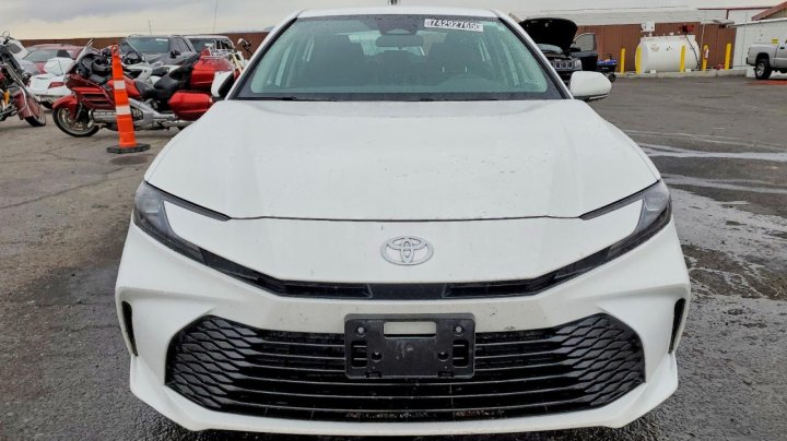 Toyota Camry  2025