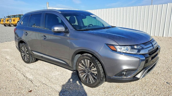 Mitsubishi Outlander  2020