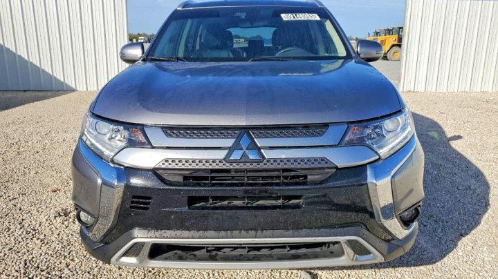 Mitsubishi Outlander  2020