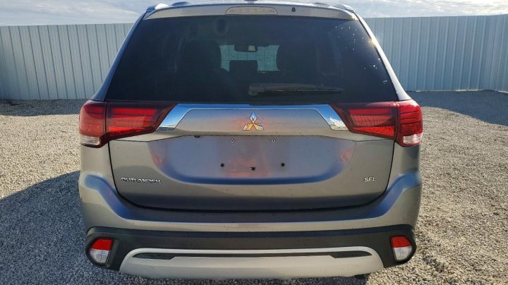 Mitsubishi Outlander  2020