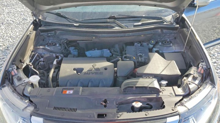 Mitsubishi Outlander  2020