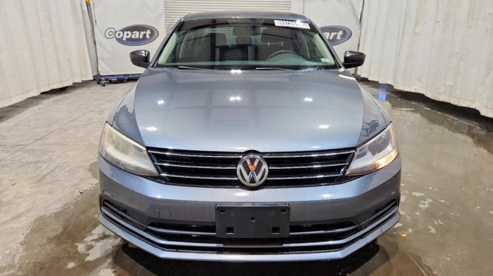 Volkswagen JETTA  2016