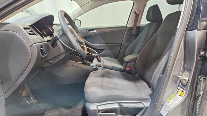 Volkswagen JETTA  2016