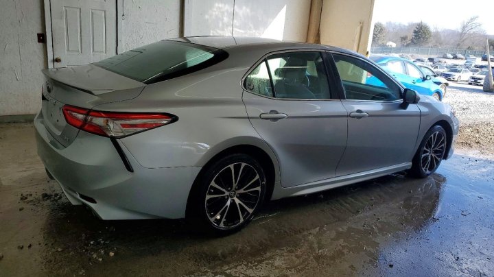 Toyota Camry  2018