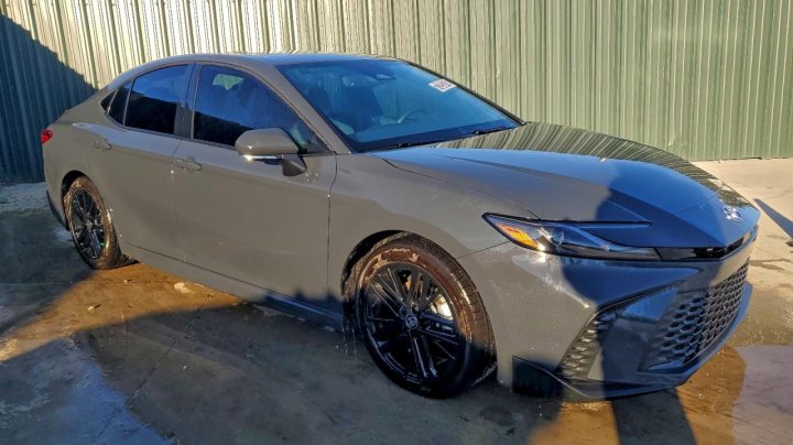 Toyota Camry  2025
