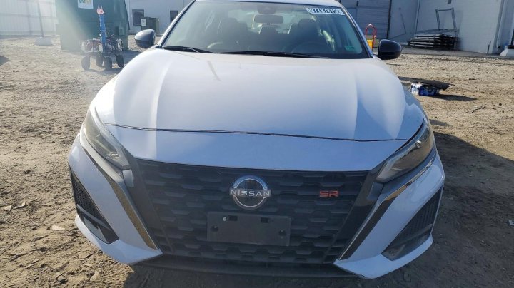 Nissan Altima  2024