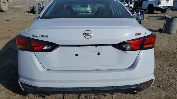 Nissan Altima  2024