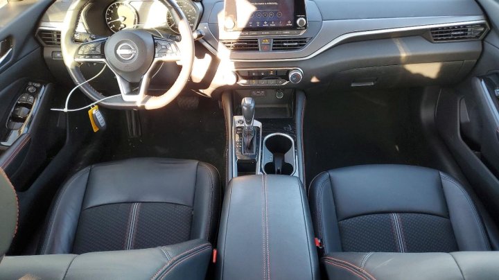 Nissan Altima  2024