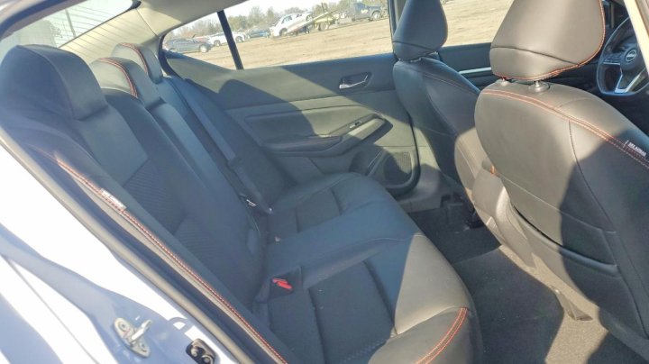 Nissan Altima  2024