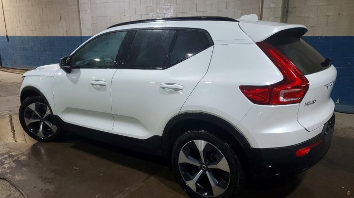 Volvo XC40  2023