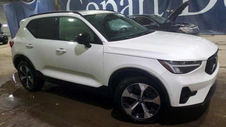 Volvo XC40  2023