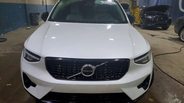 Volvo XC40  2023