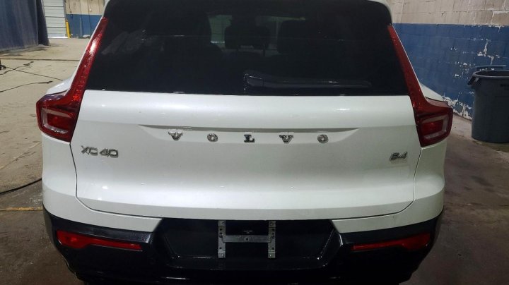 Volvo XC40  2023
